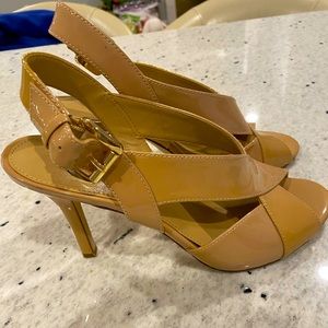LIKE NEW MICHAEL KORS HEELS 👠
